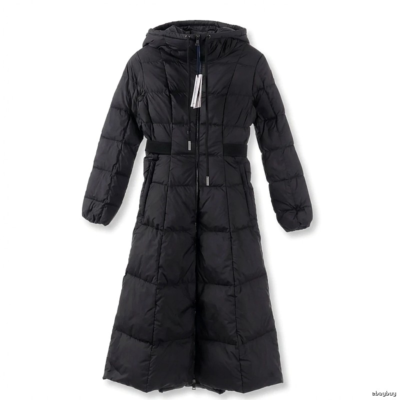 Long black down jacket of Moncler