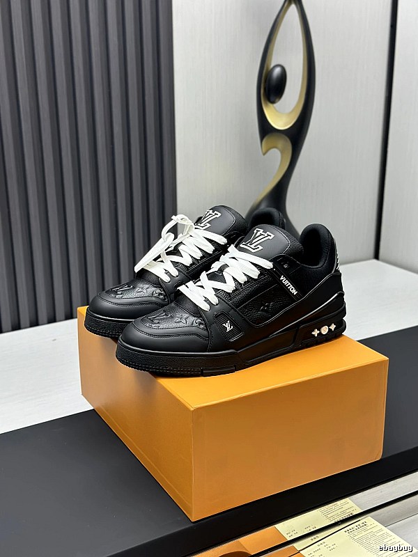 Louis Vuitton Black Black Low-top Sneaker for Casual Outfits