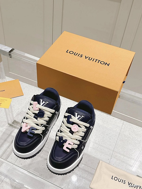 Louis Vuitton Navy White Low-top Navy Low-top Sneaker for Casual Outfits