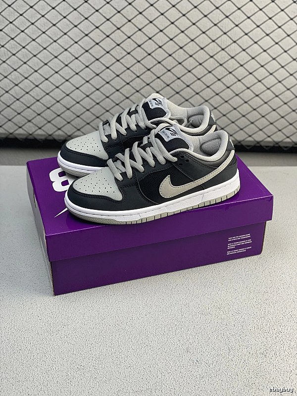 Nike Black and White Low-Top Sneakers with Padded Heel Collar