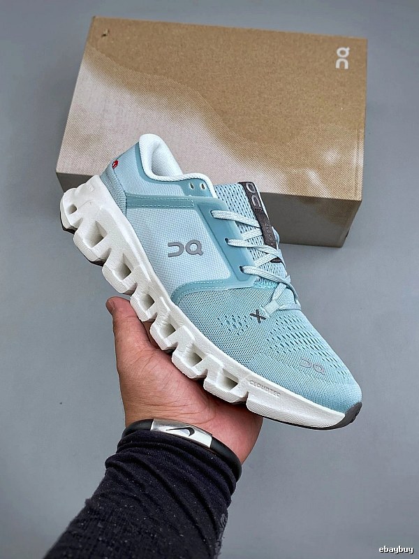 On Cloud Runners, Technical Side Panels in Aqua